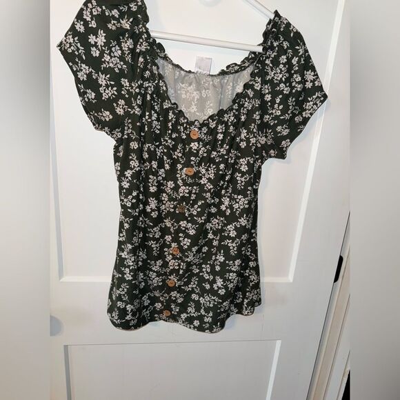 No Boundaries Black and White Fitted Flutter Sleeve Blouse - Picture 1 of 5